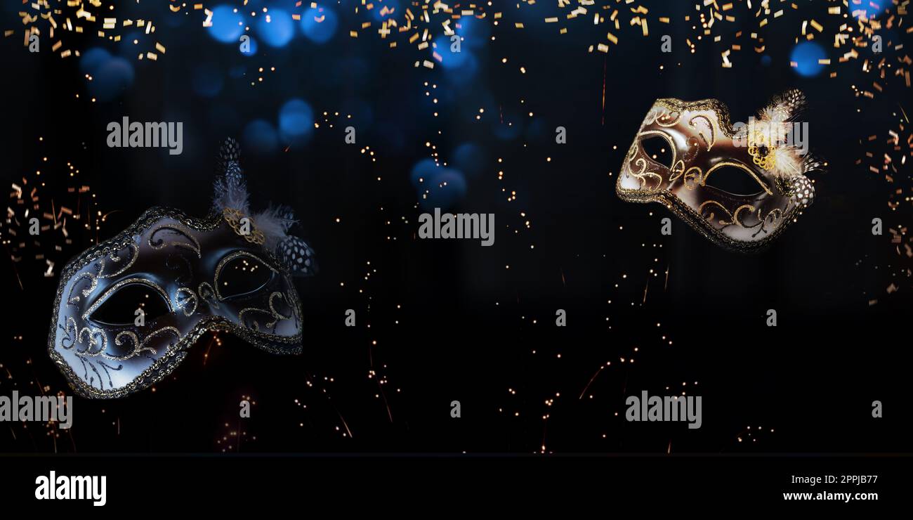 Venezianische Karnevalsmaske auf festlichem Hintergrund Stockfoto