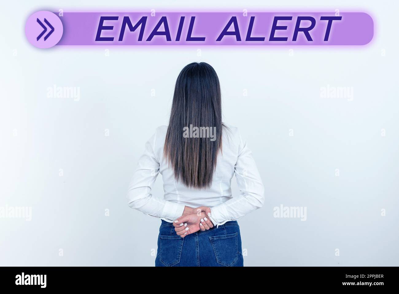 Textüberschrift für E-Mail-Alert. E-Mails für Geschäftsideen werden automatisch generiert und an bestimmte Empfänger gesendet Stockfoto