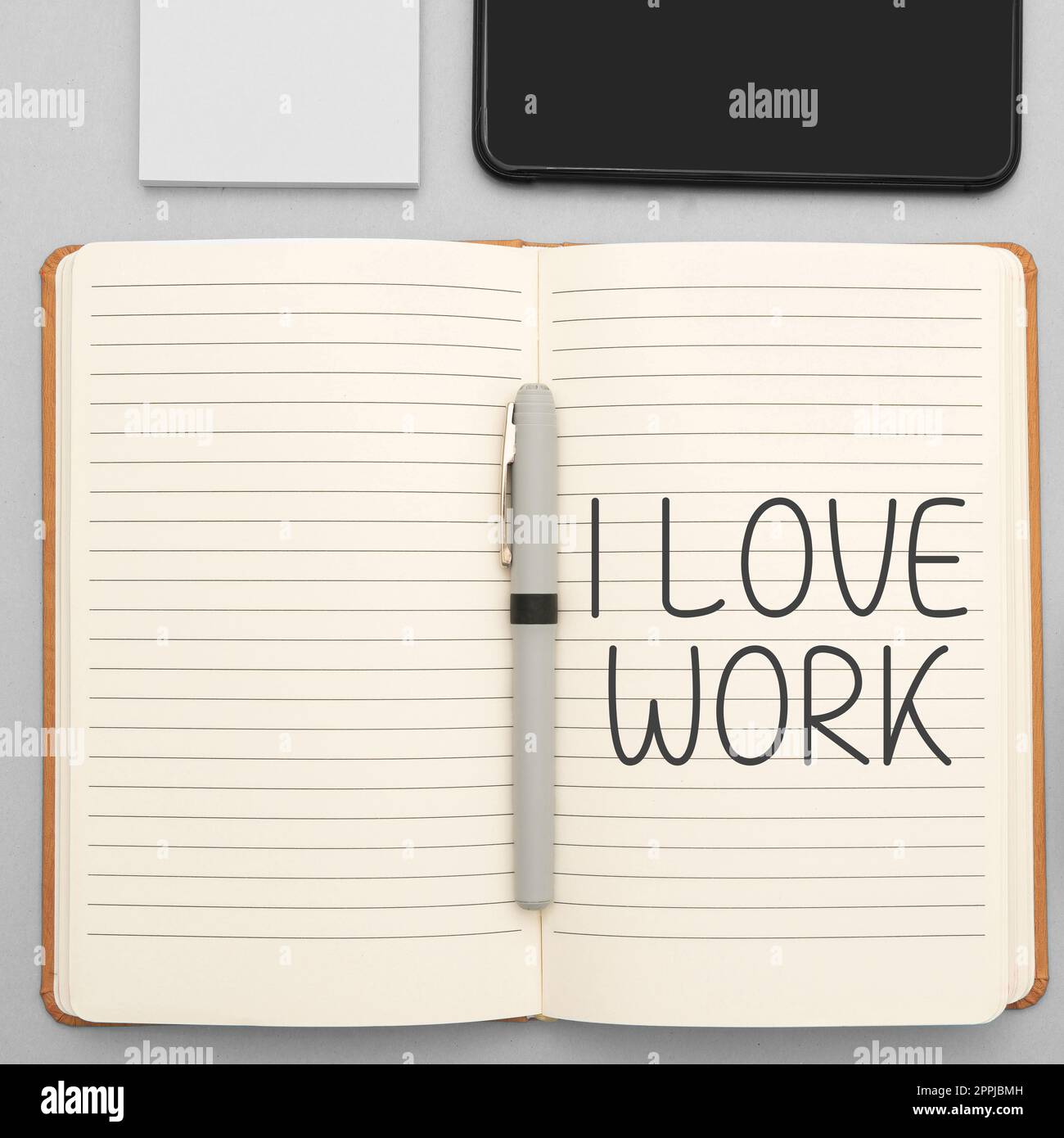 Konzeptionelle Darstellung I Love Work. Konzeptfoto hohe Selbstständigkeit Bequemlichkeit bei der Arbeit Stockfoto