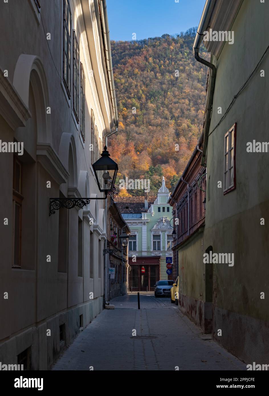 Enge Allee Brasov Stockfoto