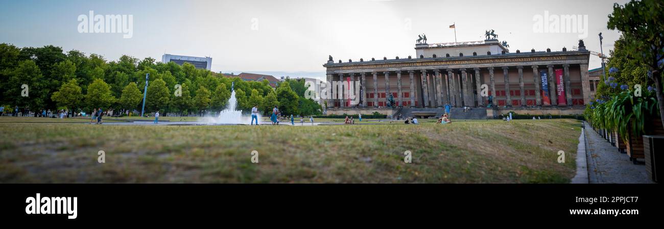 Panoramablick auf das Alte Museum und den Lustgarten in Berlin Stockfoto