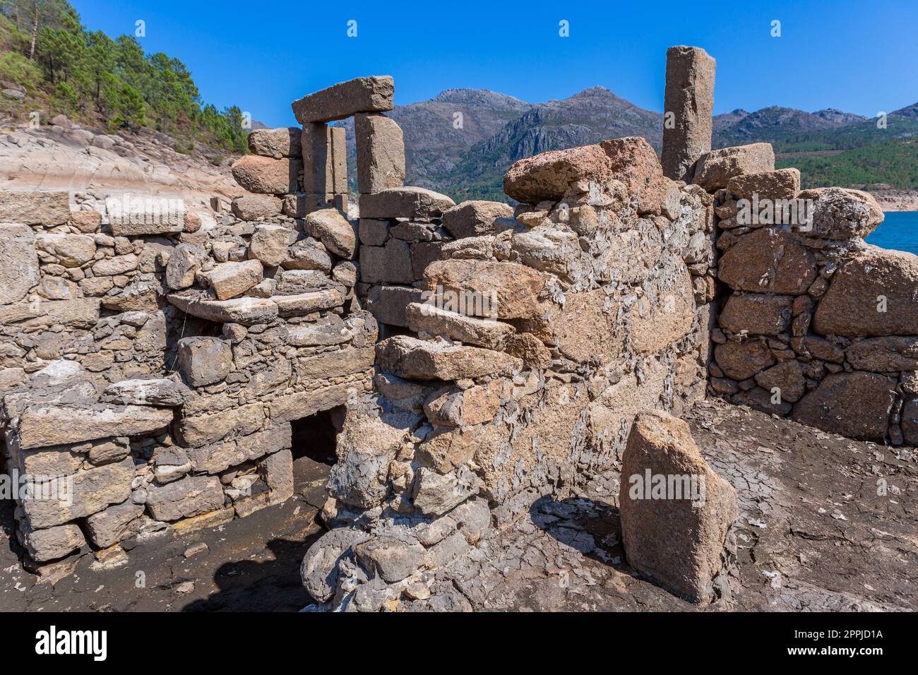 Alte Ruinen von Vilarinho das Furnas Stockfoto