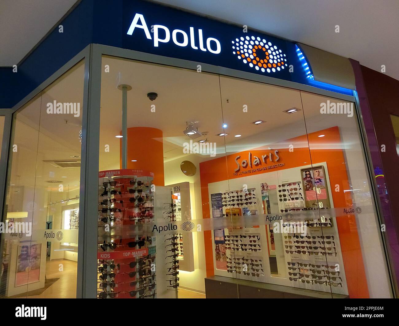 Apollo-Optikgeschäft in Frankfurt am Main, Deutschland Stockfoto