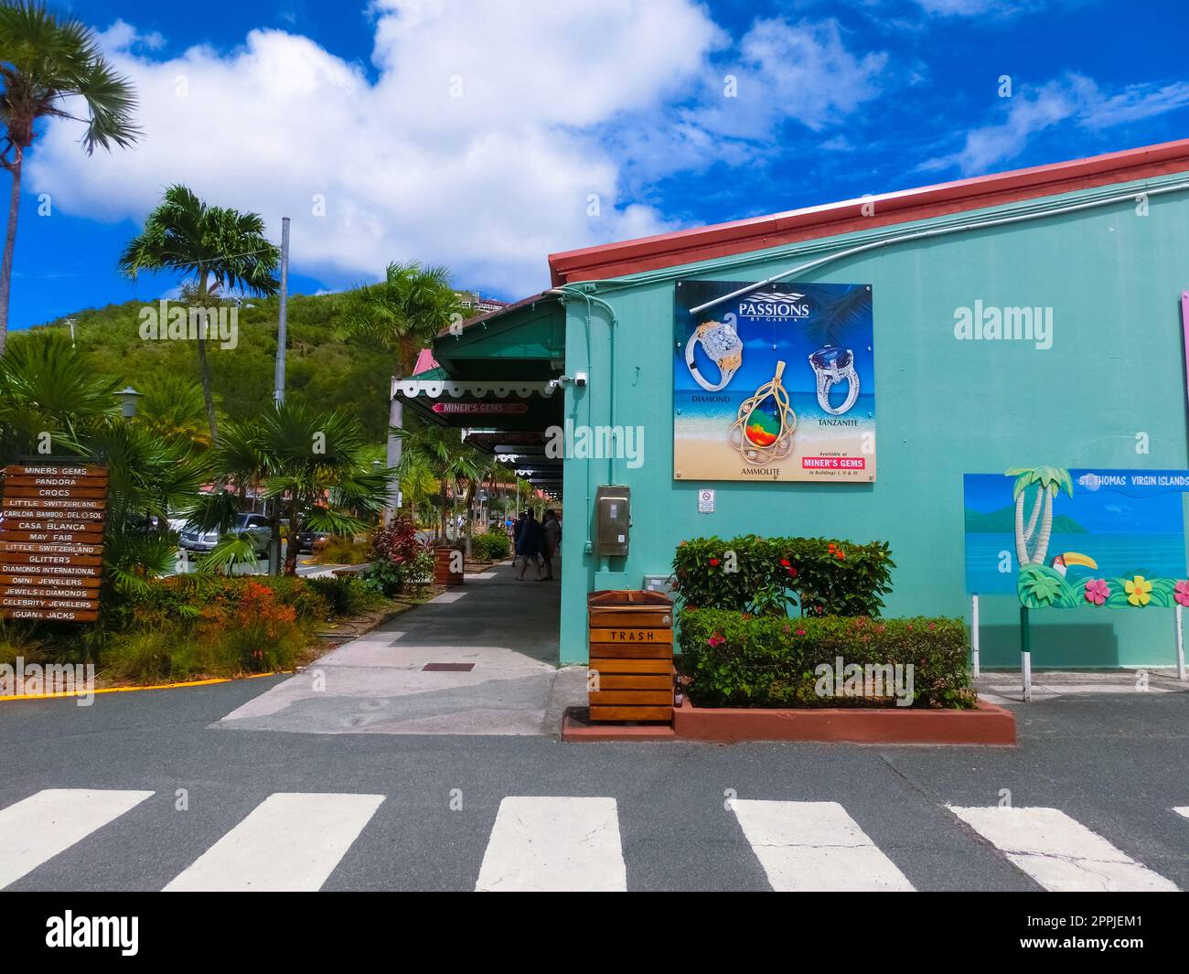 Charlotte Amalie Center und Einkaufsviertel am Hafen Stockfoto