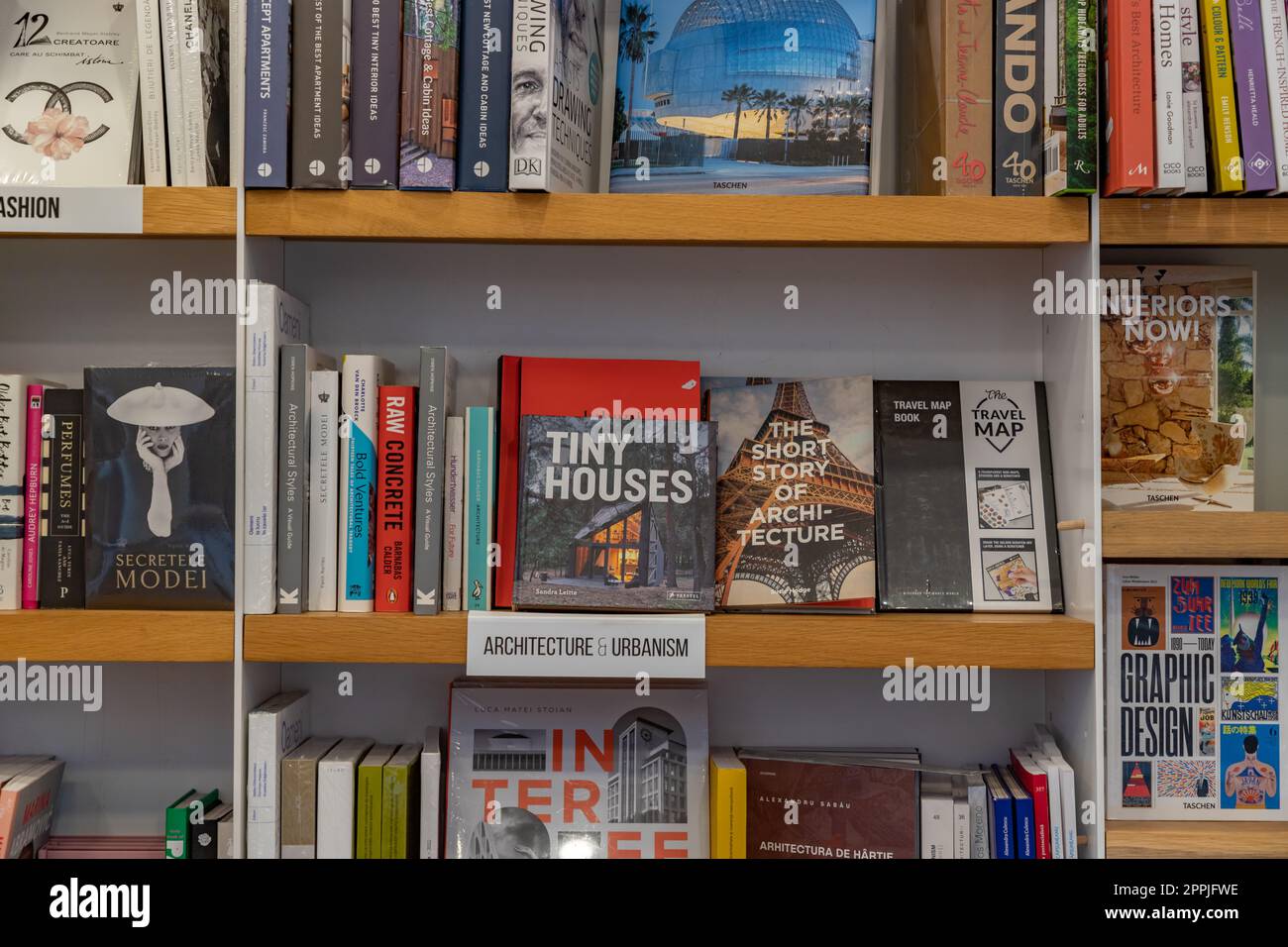 Architektur- und Urbanismusbücher in einem Buchladen Stockfoto