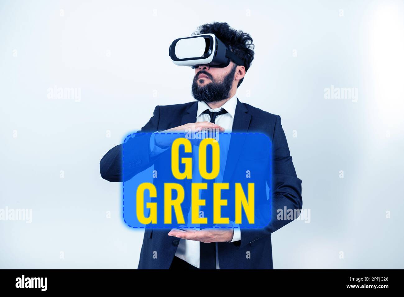 Textzeichen mit „Grün“. Konzept bedeutet, umweltfreundlichere Entscheidungen zu treffen, um Recycling zu reduzieren Stockfoto