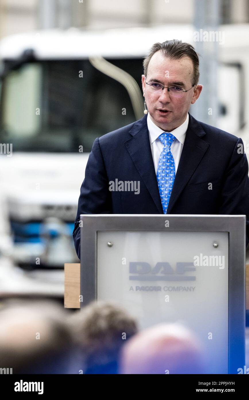 EINDHOVEN – Harald Seidel, Vorstandsvorsitzender von DAF Trucks bei der Eröffnung eines Werks für Elektrofahrzeuge am DAF-Standort. ANP ROB ENGELAAR niederlande raus - belgien raus Stockfoto