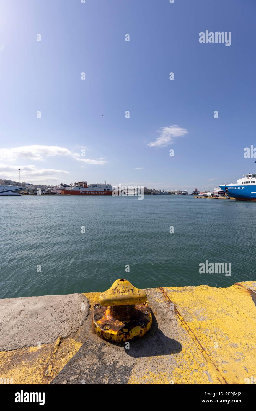 Haupthafen, großartige Kreuzfahrtschiffe am Kai, Athen, Piräus, Griechenland Stockfoto