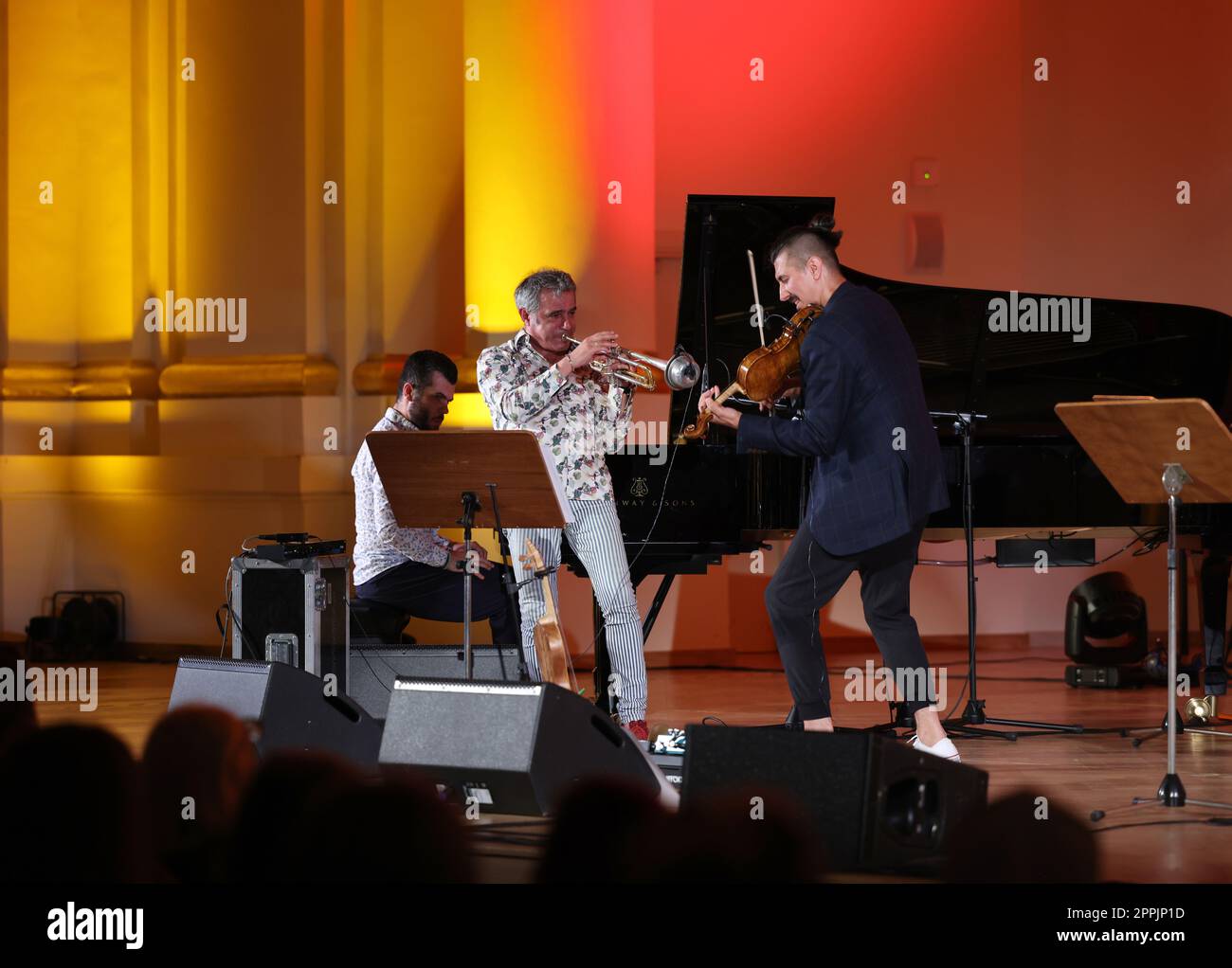 Adam Baldych Quartet und Paolo Fresu Lat Summer Jazz Festival in Krakau, Polen Stockfoto