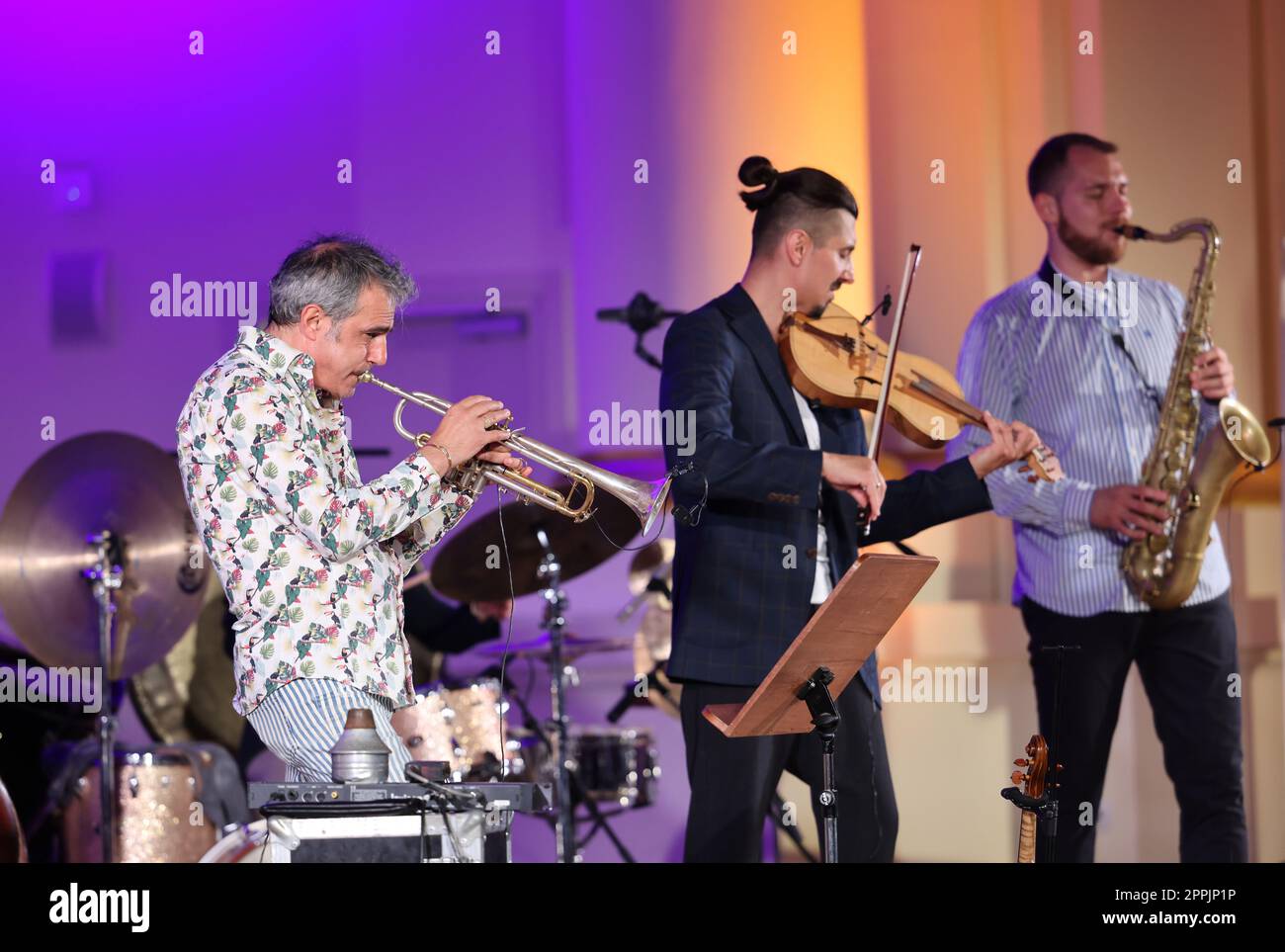 Adam Baldych Quartet und Paolo Fresu Lat Summer Jazz Festival in Krakau, Polen Stockfoto