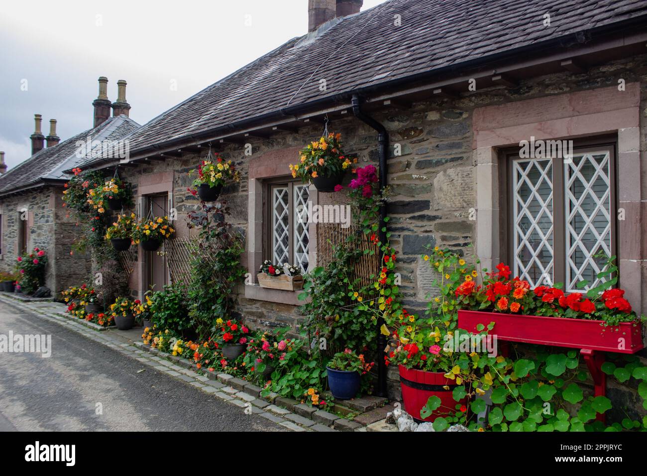 Schönes kleines altes Haus, Dorf Luss Schottland Stockfoto