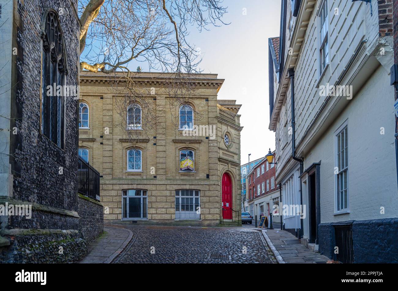 NORWICH, ENGLAND, Vereinigtes Königreich - 29. DEZEMBER 2013: Architektur in der Altstadt von Norwick, Norfolk, England, Vereinigtes Königreich Stockfoto