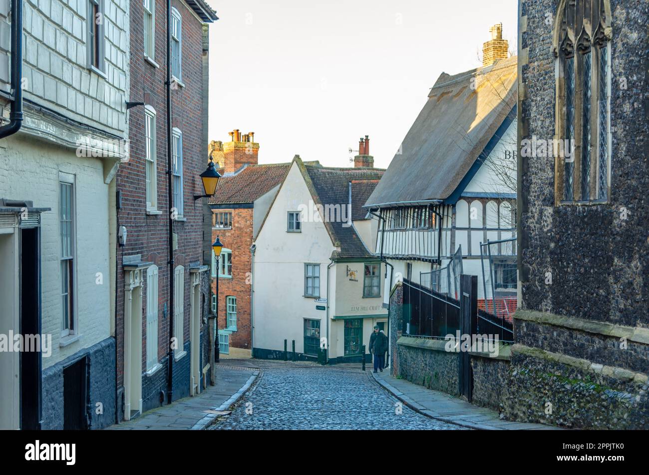 NORWICH, ENGLAND, Vereinigtes Königreich - 29. DEZEMBER 2013: Architektur in der Altstadt von Norwick, Norfolk, England, Vereinigtes Königreich Stockfoto