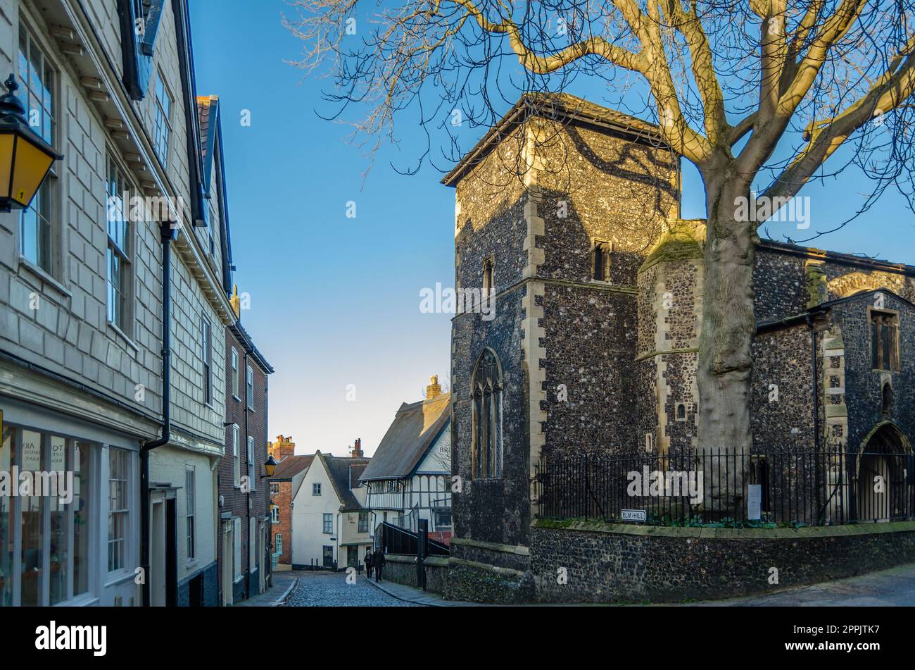 NORWICH, ENGLAND, Vereinigtes Königreich - 29. DEZEMBER 2013: Architektur in der Altstadt von Norwick, Norfolk, England, Vereinigtes Königreich Stockfoto