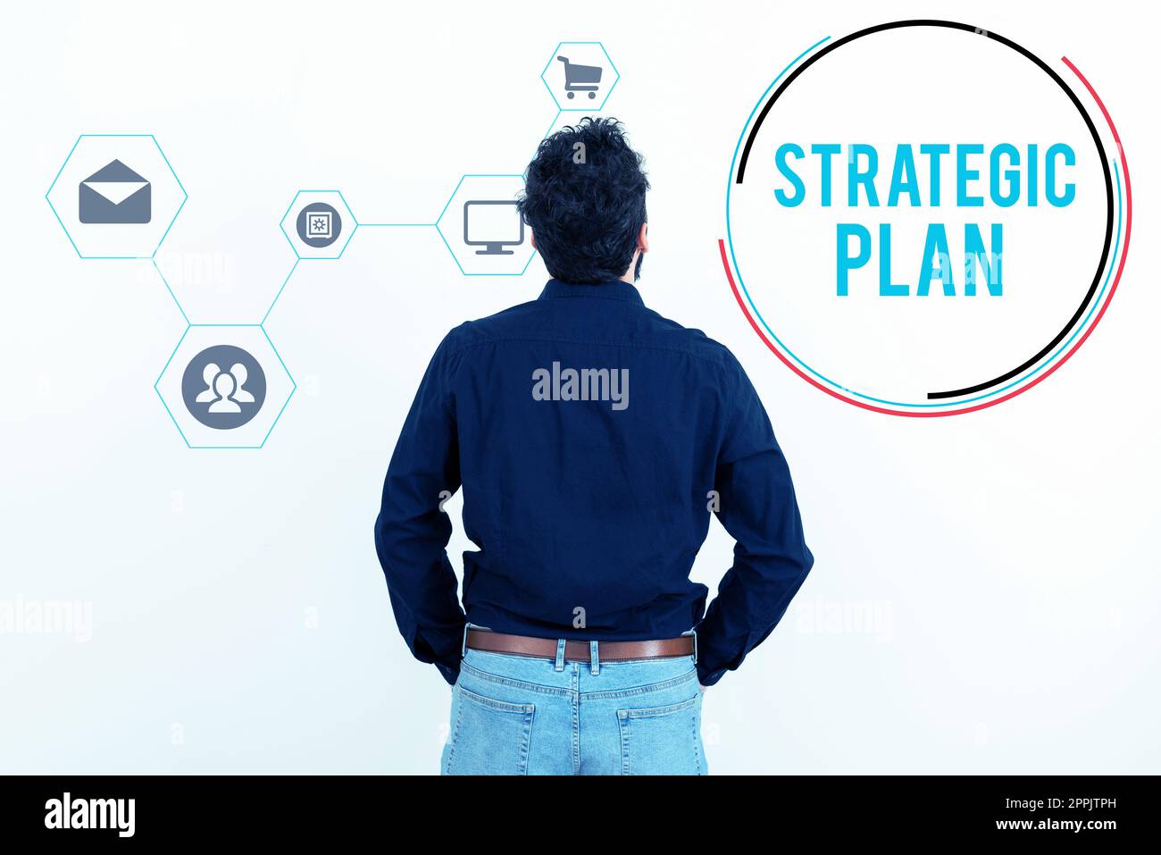 Schreiben mit Anzeige des Textes Strategieplan. Unternehmen präsentieren Einen Prozess, bei dem Strategien definiert und Entscheidungen getroffen werden Stockfoto