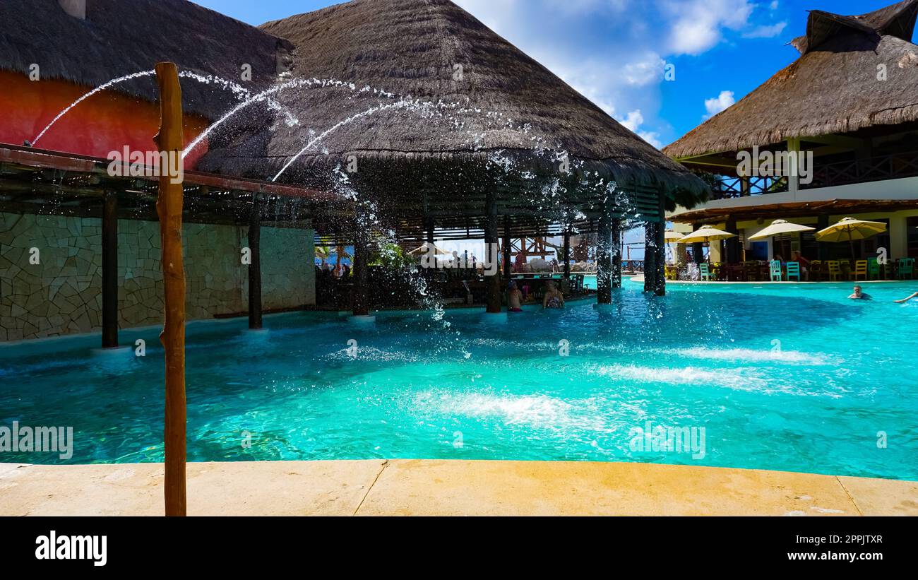 Gäste, die sich im Kreuzfahrtanleger und Resort der Costa Maya ausruhen, sind der perfekte Ort für alle Besucher Stockfoto