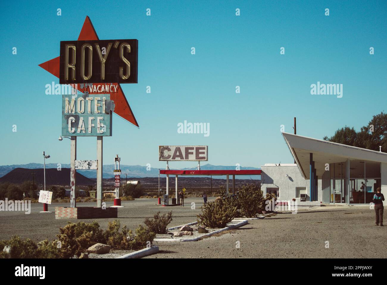 Berühmtes Roy's cafÃ und Tankstelle an der klassischen Route 66 Stockfoto