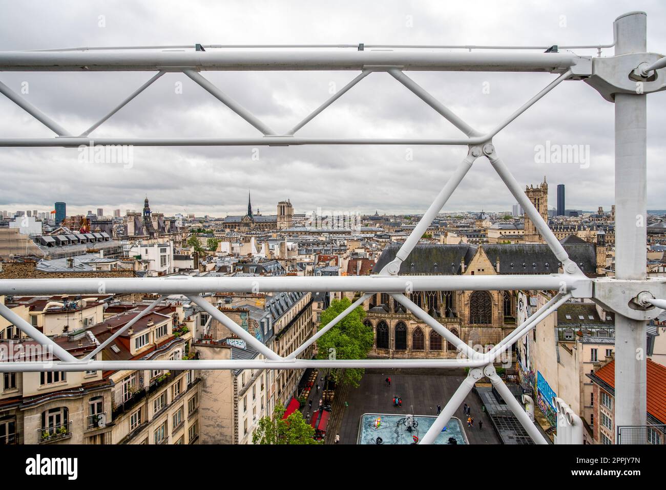 Moderne Architektur und malerischer Blick vom Centre Pompidou in Paris Stockfoto