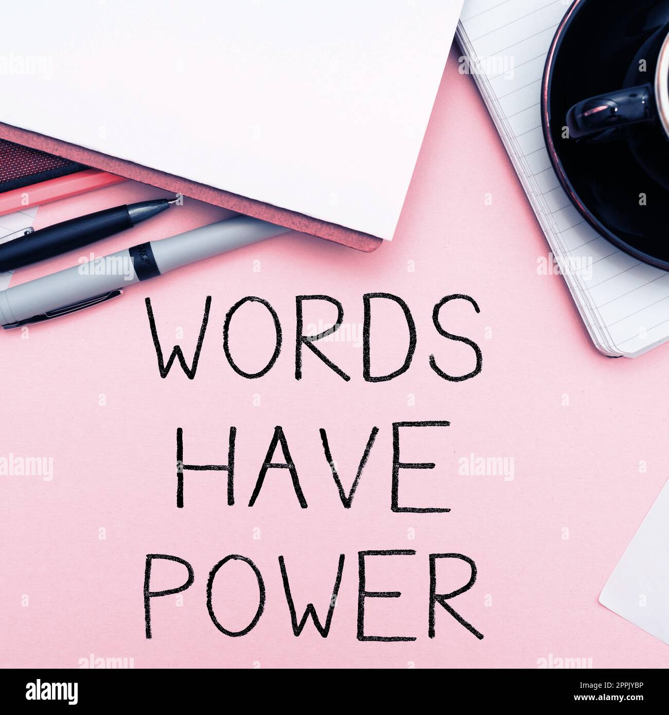 Inspiration mit Zeichenwörtern „Macht haben“. Internetkonzept die Fähigkeit zur Heilung von Energie hilft, Demut und Demütigung zu erschweren Stockfoto