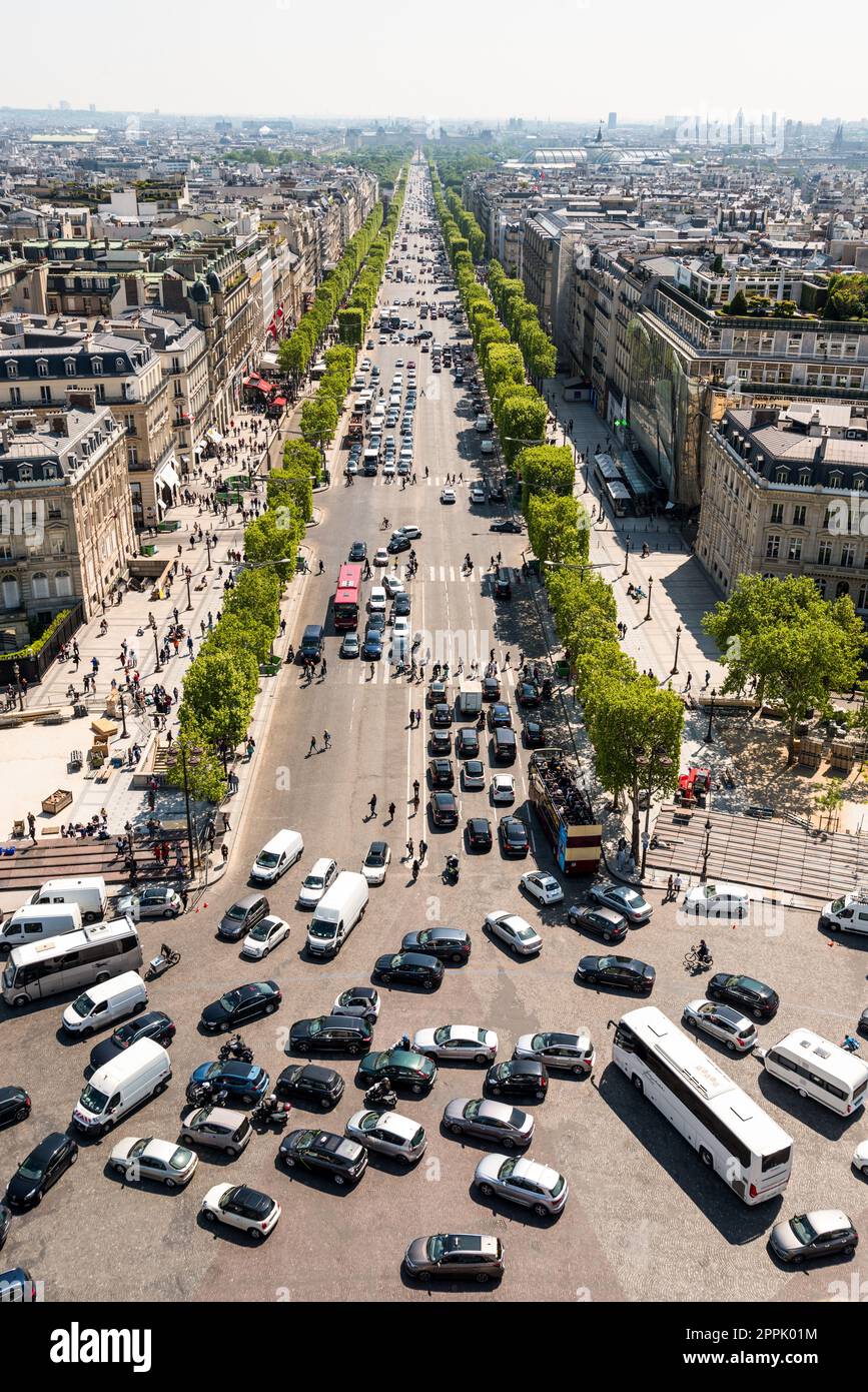 Verkehr am Place Charles de Gaulle in Paris Stockfoto