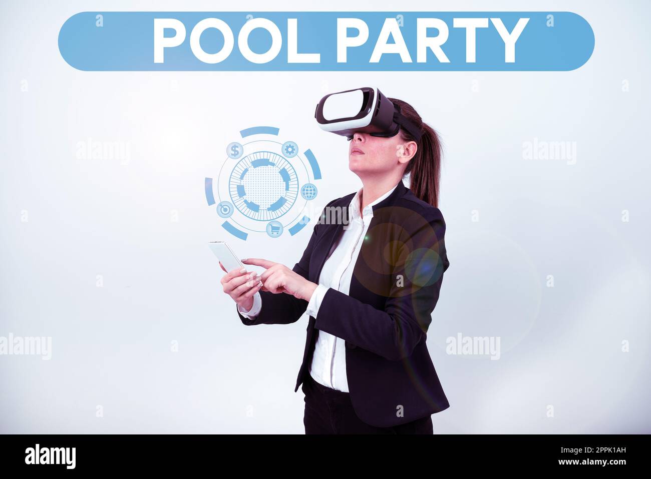 Konzeptionelle Darstellung Pool Party. Internetkonzeptfeier mit Aktivitäten in einem Swimmingpool Stockfoto
