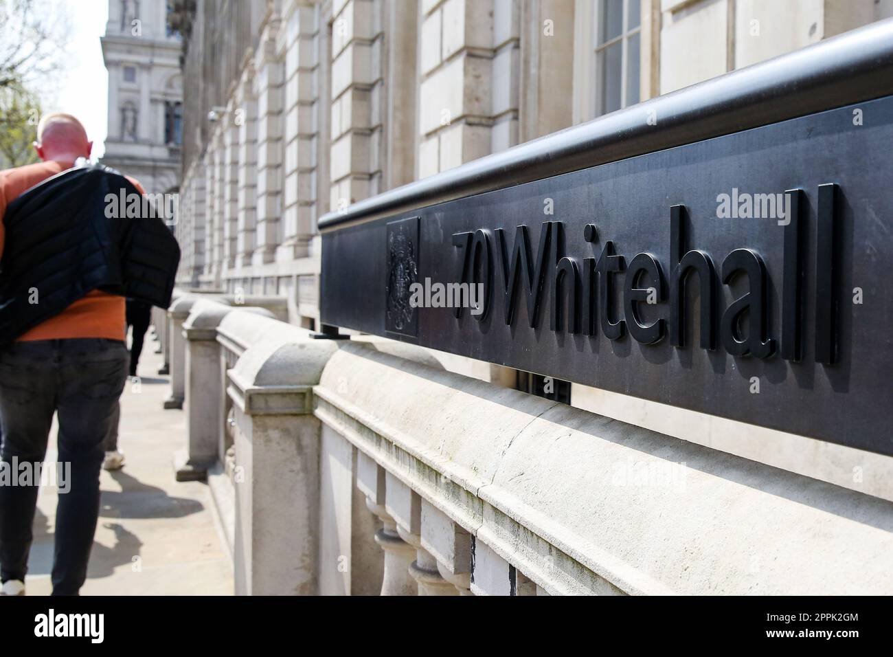London, Großbritannien. 22. April 2023. Ein Schild vor der 70 Whitehall im Zentrum von London. (Foto: Steve Taylor/SOPA Images/Sipa USA) Guthaben: SIPA USA/Alamy Live News Stockfoto