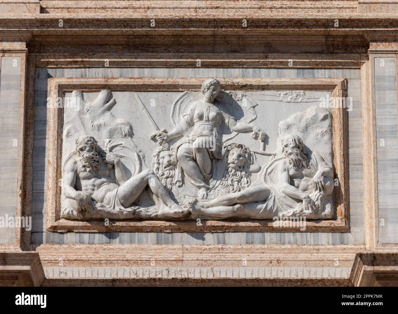 Die bas-relief aus der Loggetta von Jacopo Sansovino, unter der Campanile di San Marco in Venedig Stockfoto