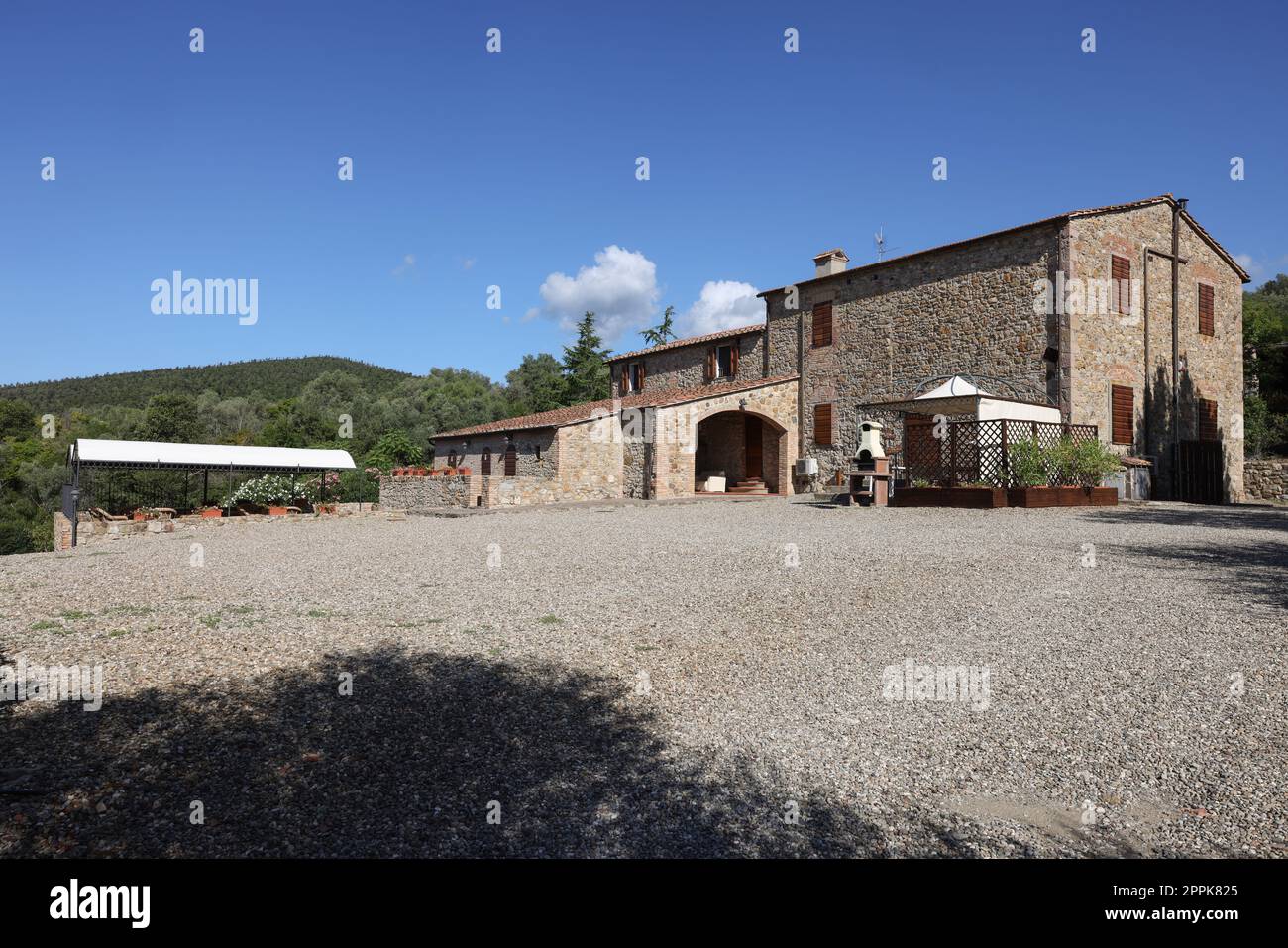 Restauriertes altes Steinhaus in Montemassi. Italien Stockfoto