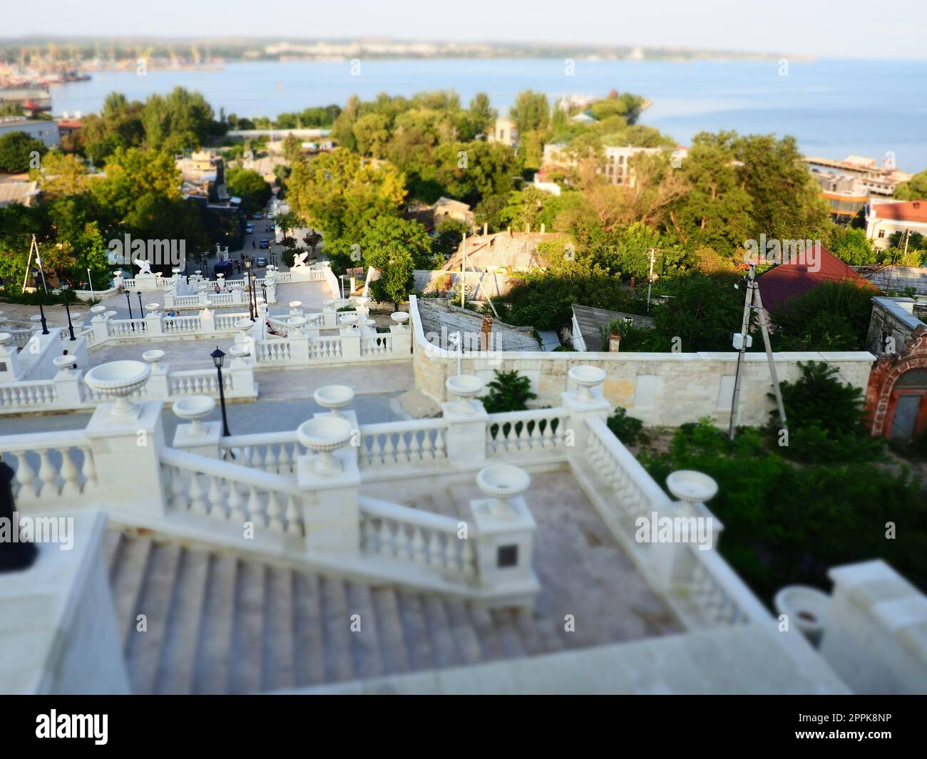 Kerch, 21. August 2021 The Great Mithridate Ladder - eine historische Treppe auf den Berggipfeln der Krim - Mount Mithridates, wo sich die Ruinen der antiken griechischen Stadt Panticapaeum befinden Stockfoto