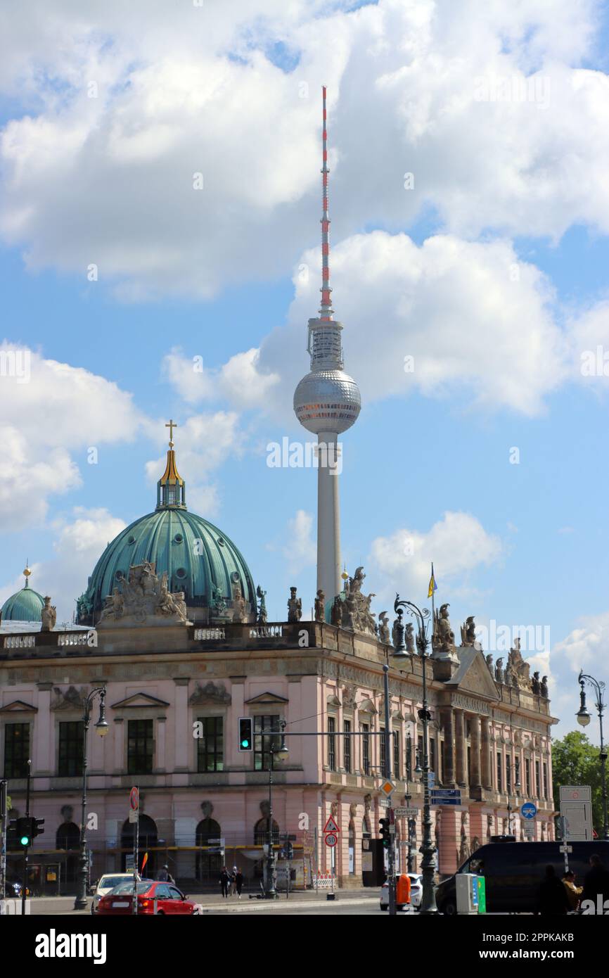 Deutsches Historisches Museum, Dahinter Berliner Dom und Fernsehturm Stockfoto