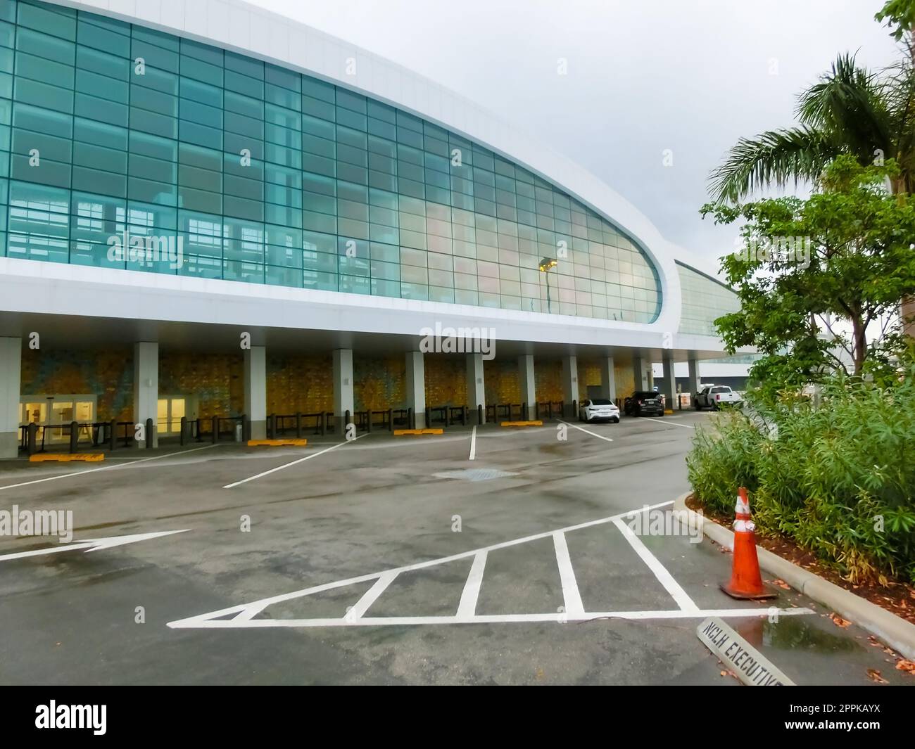 Miami, USA - 23. April 2022: NCL Norwegian Cruise Liner Terminal in Miami, USA Stockfoto