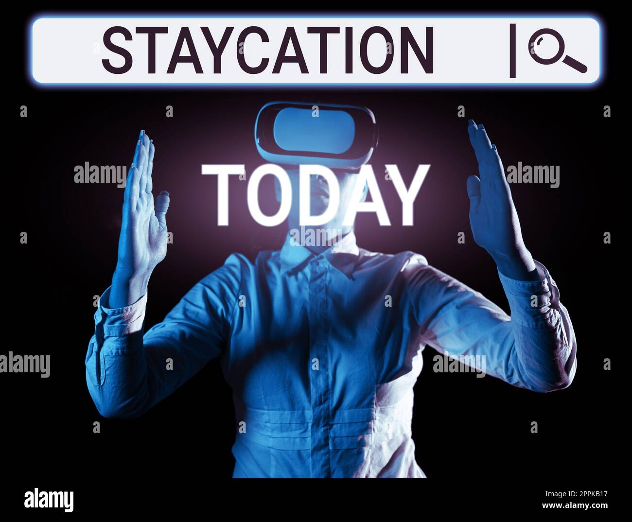 Handgeschriebenes Schild „Staycation“. Das Konzept bedeutet, dass man einen Urlaub zu Hause verbringen muss, um die ganze häusliche Umgebung zu genießen Stockfoto
