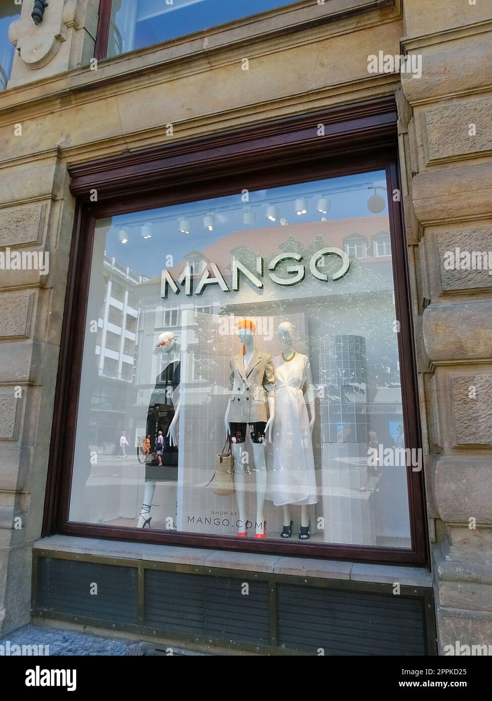MANGO Bekleidungsgeschäft in Prag, Tschechische republik Stockfoto