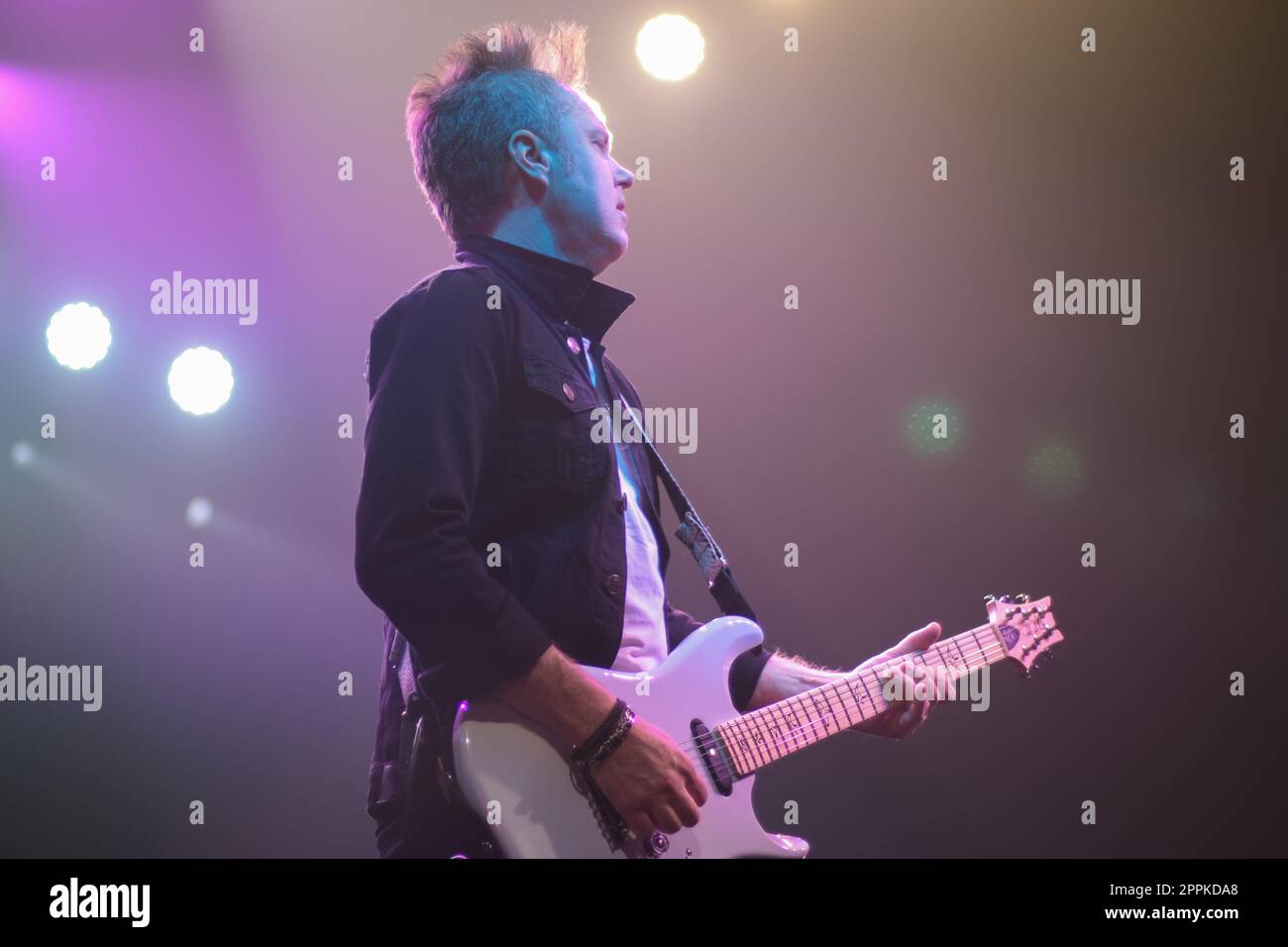 Curitiba, Brasilien. 24. April 2023. PR - CURITIBA - 04/23/2023 - CURITIBA, SHOW IN TIEFEM LILA - Simon McBride, während einer Aufführung der Band Deep Purple, bei Live in der Stadt Curitiba, diesen Sonntag (23). Die britische Band ist auf Tour in Südamerika. Foto: Robson Mafra/AGIF/Sipa USA Guthaben: SIPA USA/Alamy Live News Stockfoto