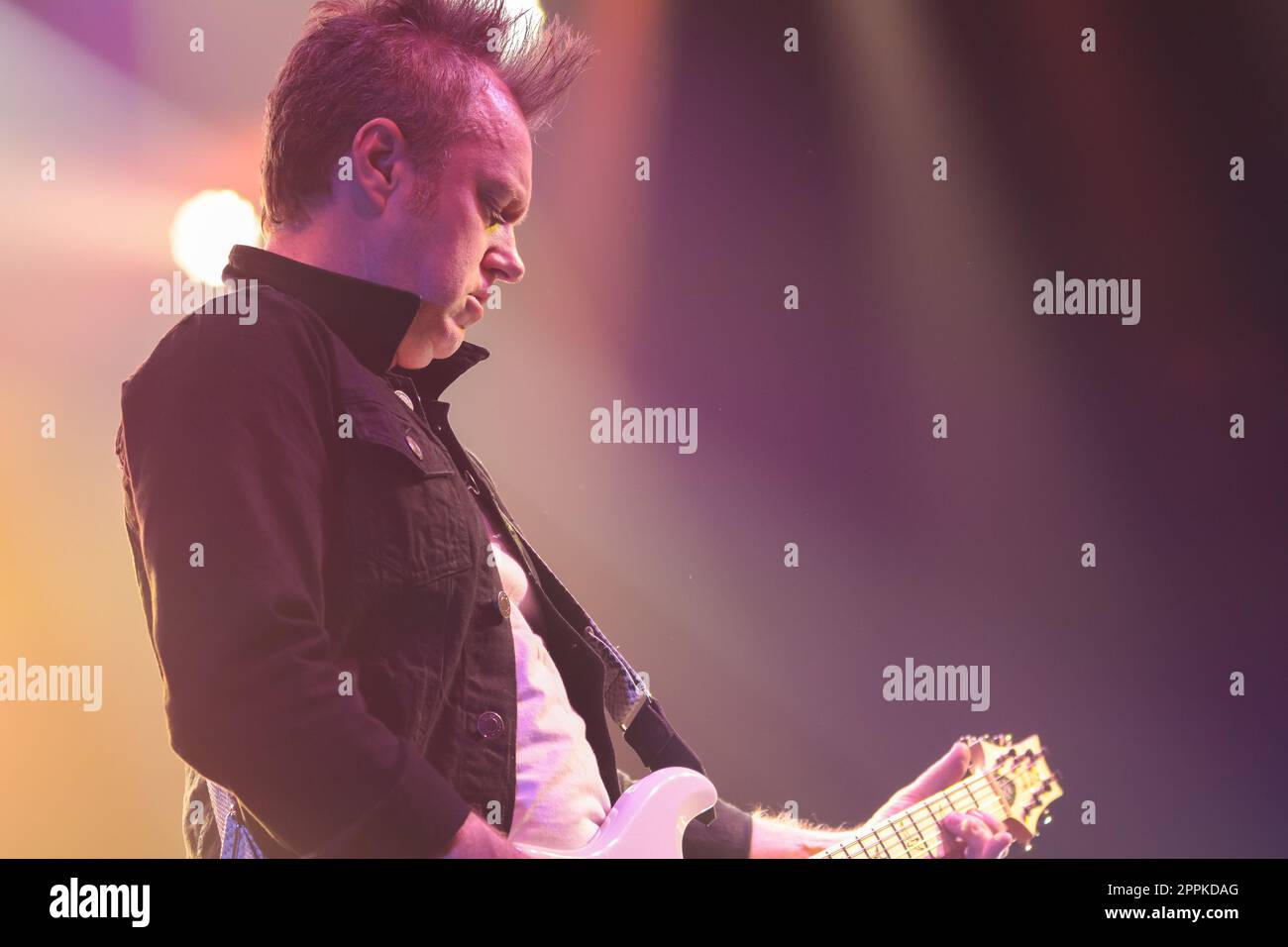 Curitiba, Brasilien. 24. April 2023. PR - CURITIBA - 04/23/2023 - CURITIBA, SHOW IN TIEFEM LILA - Simon McBride, während einer Aufführung der Band Deep Purple, bei Live in der Stadt Curitiba, diesen Sonntag (23). Die britische Band ist auf Tour in Südamerika. Foto: Robson Mafra/AGIF/Sipa USA Guthaben: SIPA USA/Alamy Live News Stockfoto