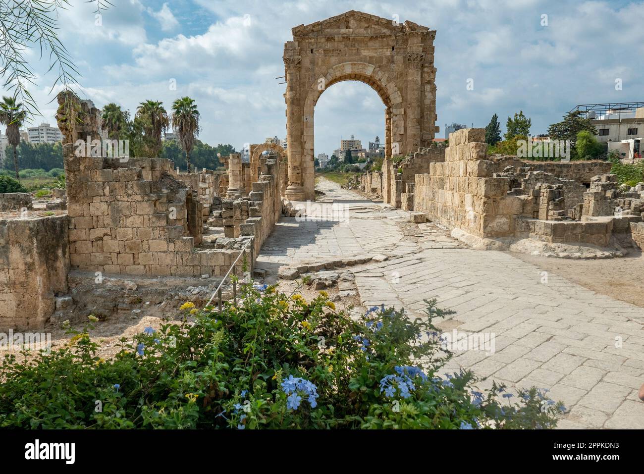 Arch von Hadrian an der Nekropole Al-Bass Tire. Weltkulturerbe der UNESCO im Libanon Stockfoto