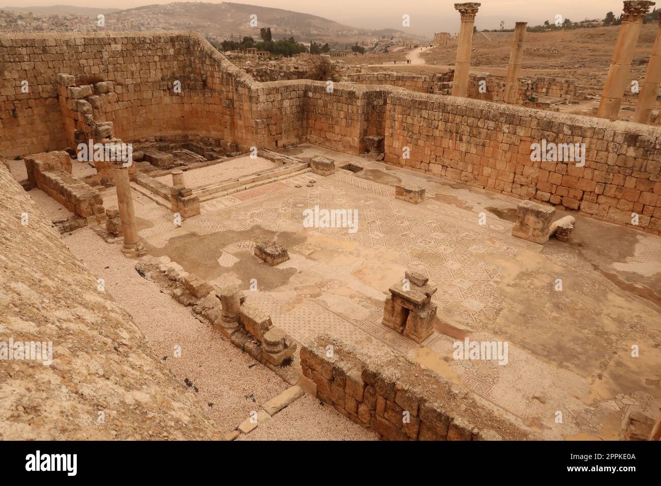 Gut erhaltene Kirche der Heiligen Cosmas und Damianus an der antiken Stätte von Gerasa, Jerash, Jordanien Stockfoto