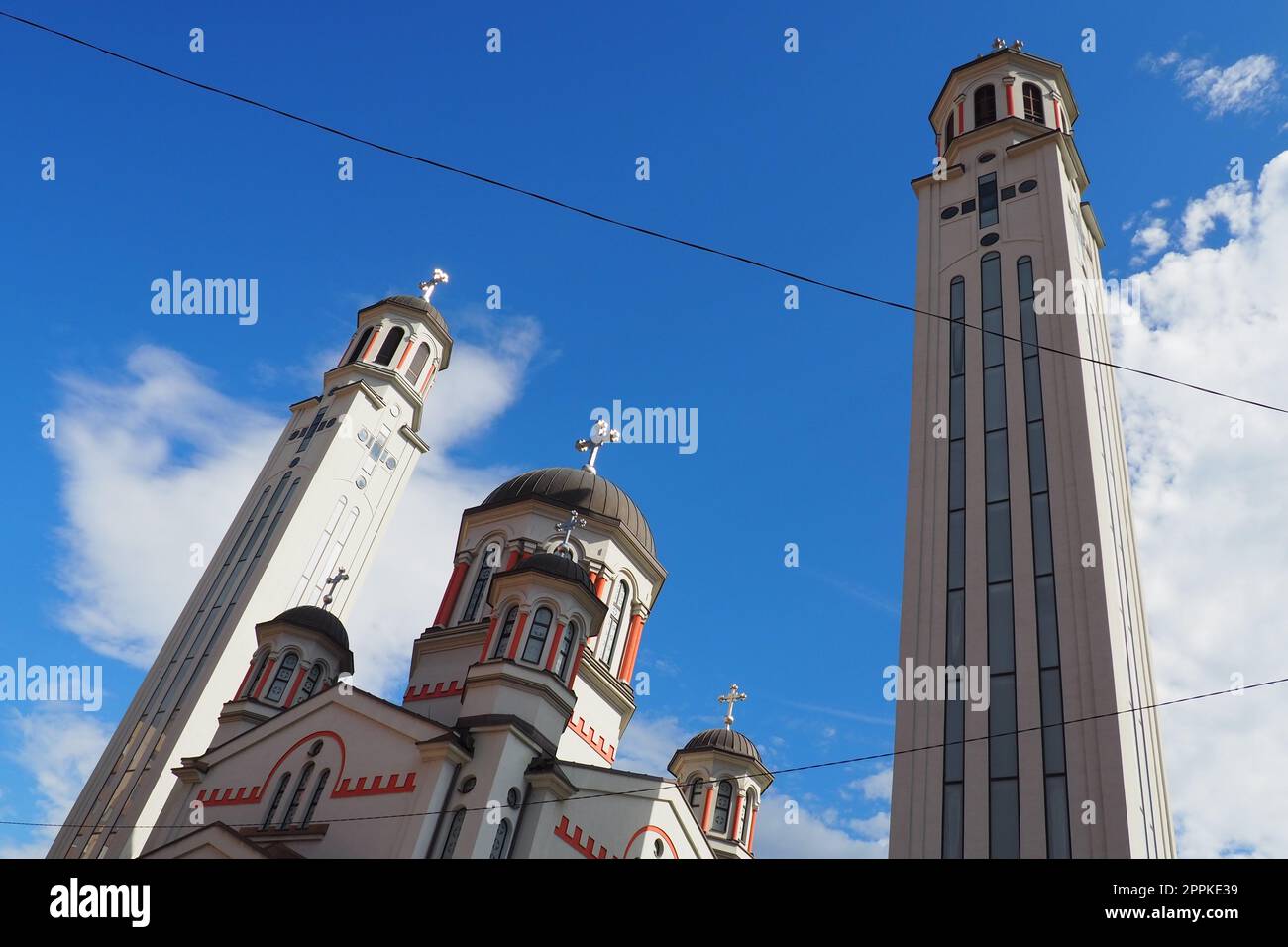 Zvornik, Bosnien und Herzegowina, 1. Oktober 2022 die Geburtskirche der Heiligen Jungfrau Maria in Zvornik der Eparchy von Zvornik-Tuzla ist die wichtigste und größte orthodoxe Kirche in Zvornik Stockfoto