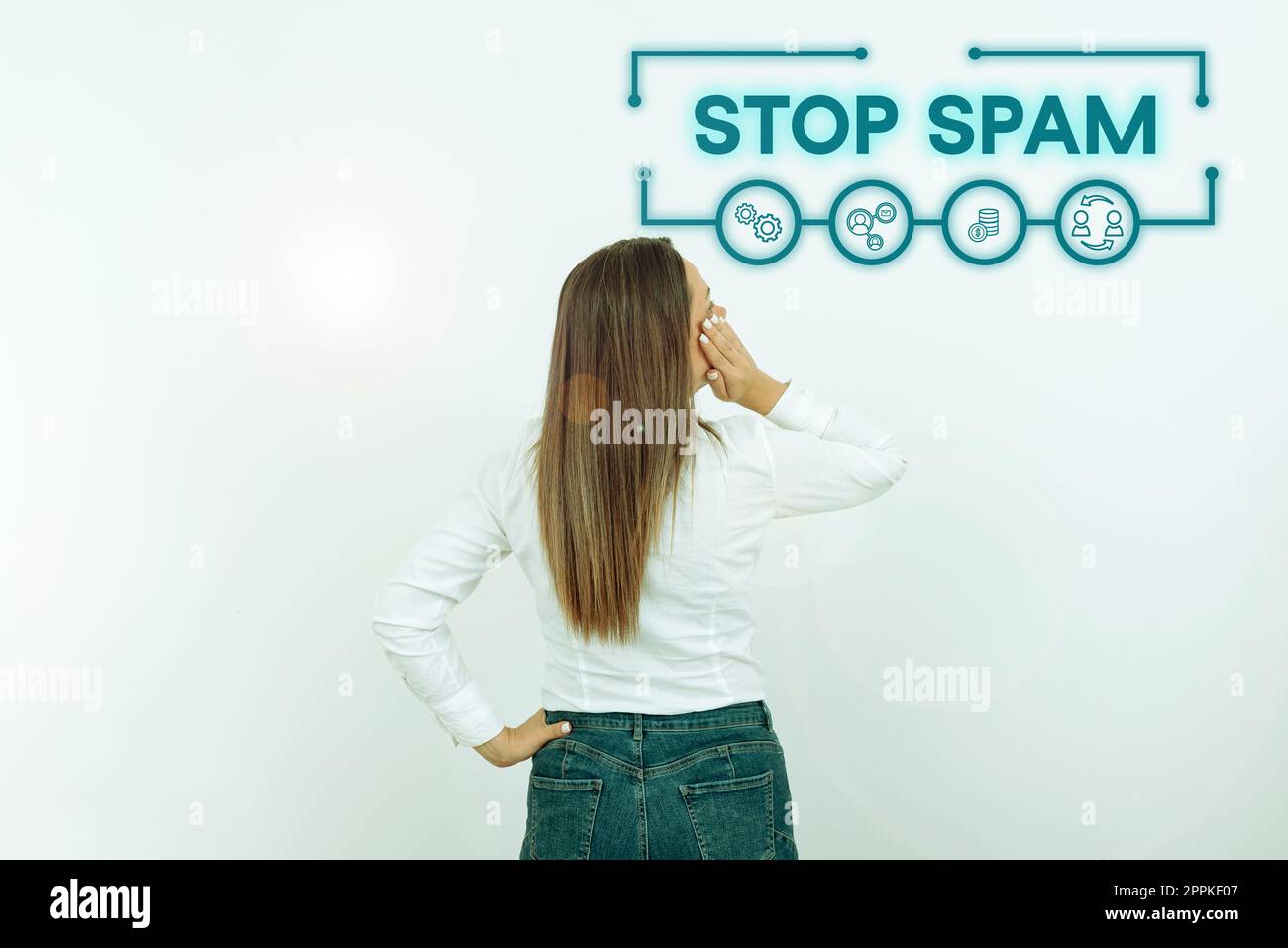 Schreiben mit Text „Spam stoppen“. Internetkonzept Beenden Sie die aufdringlichen oder unangemessenen Nachrichten, die über das Internet gesendet werden Stockfoto