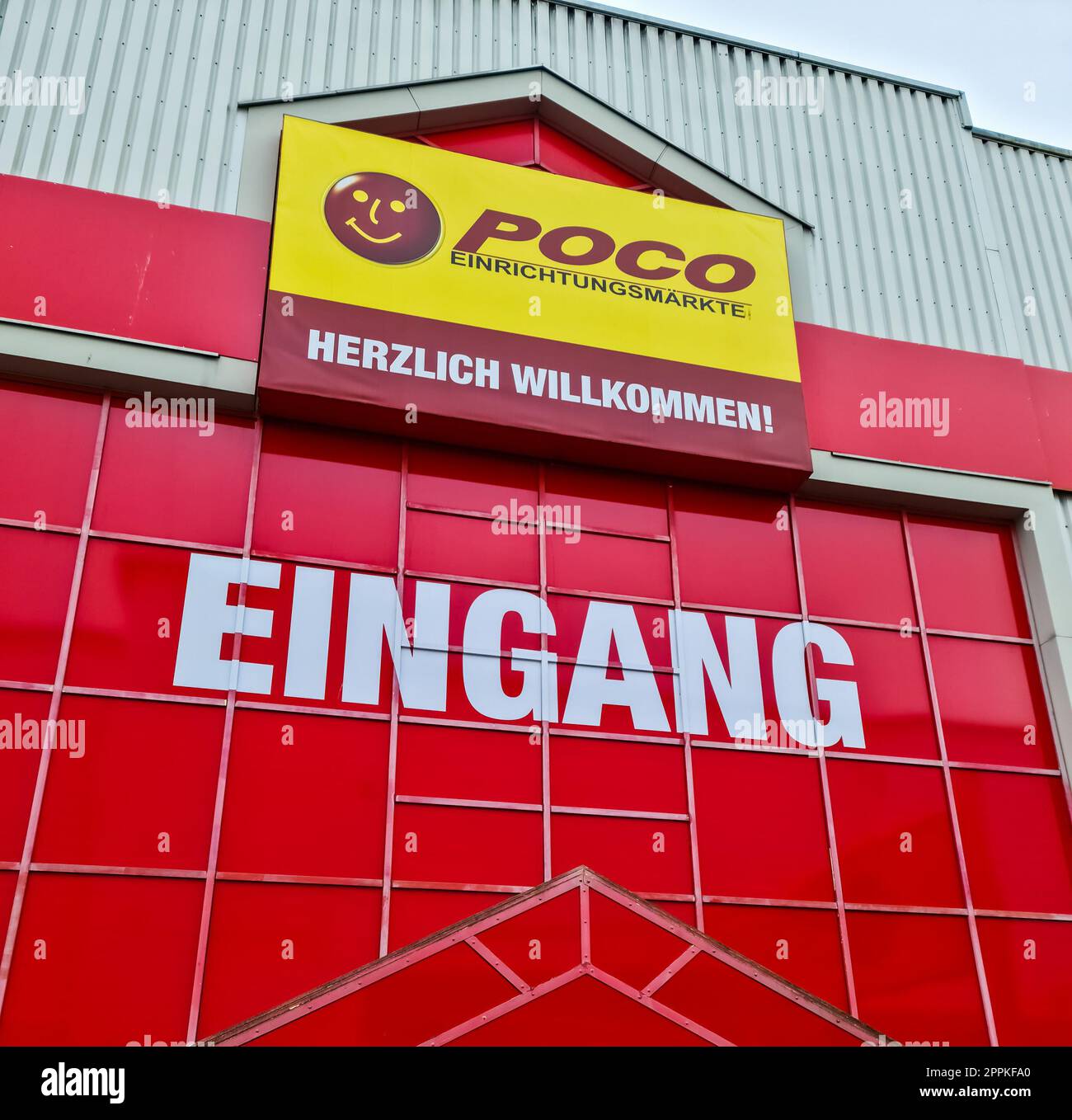 Kiel, Deutschland - 11. Februar 2023: Eingangsbereich des Möbelgeschäfts der Marke Poco. Stockfoto