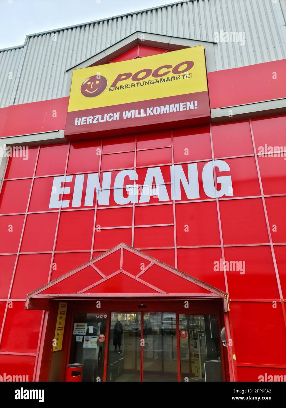 Kiel, Deutschland - 11. Februar 2023: Eingangsbereich des Möbelgeschäfts der Marke Poco. Stockfoto
