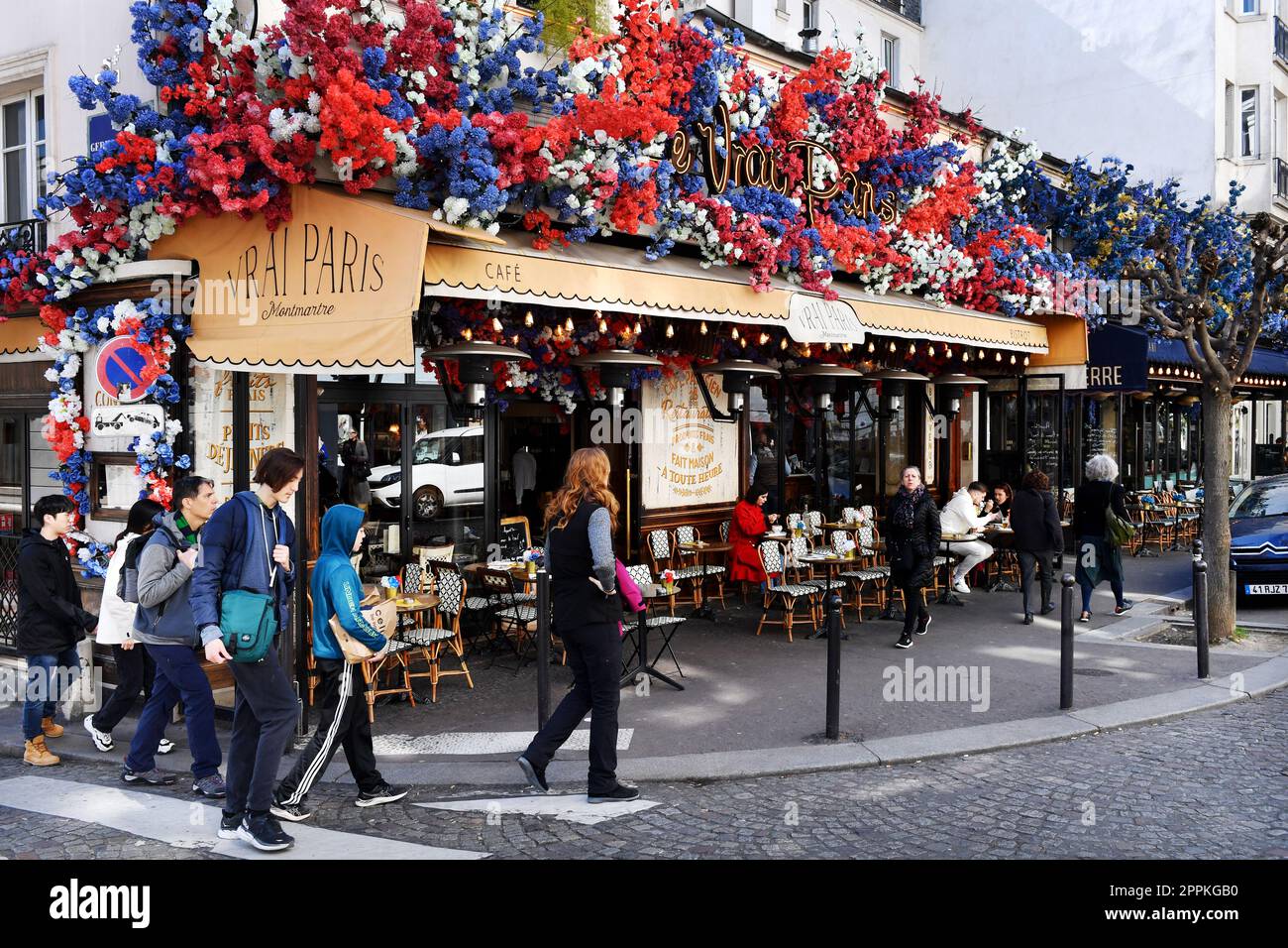 Le Vrai Paris Café - Rue des Abbesses - Montmartre - Paris - Frankreich Stockfoto