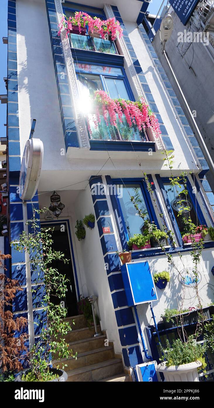 Istanbul, Türkei - 14. September 2022: La Petit Maison Hotel im Sultanahmet-Viertel von Istanbul. Stockfoto