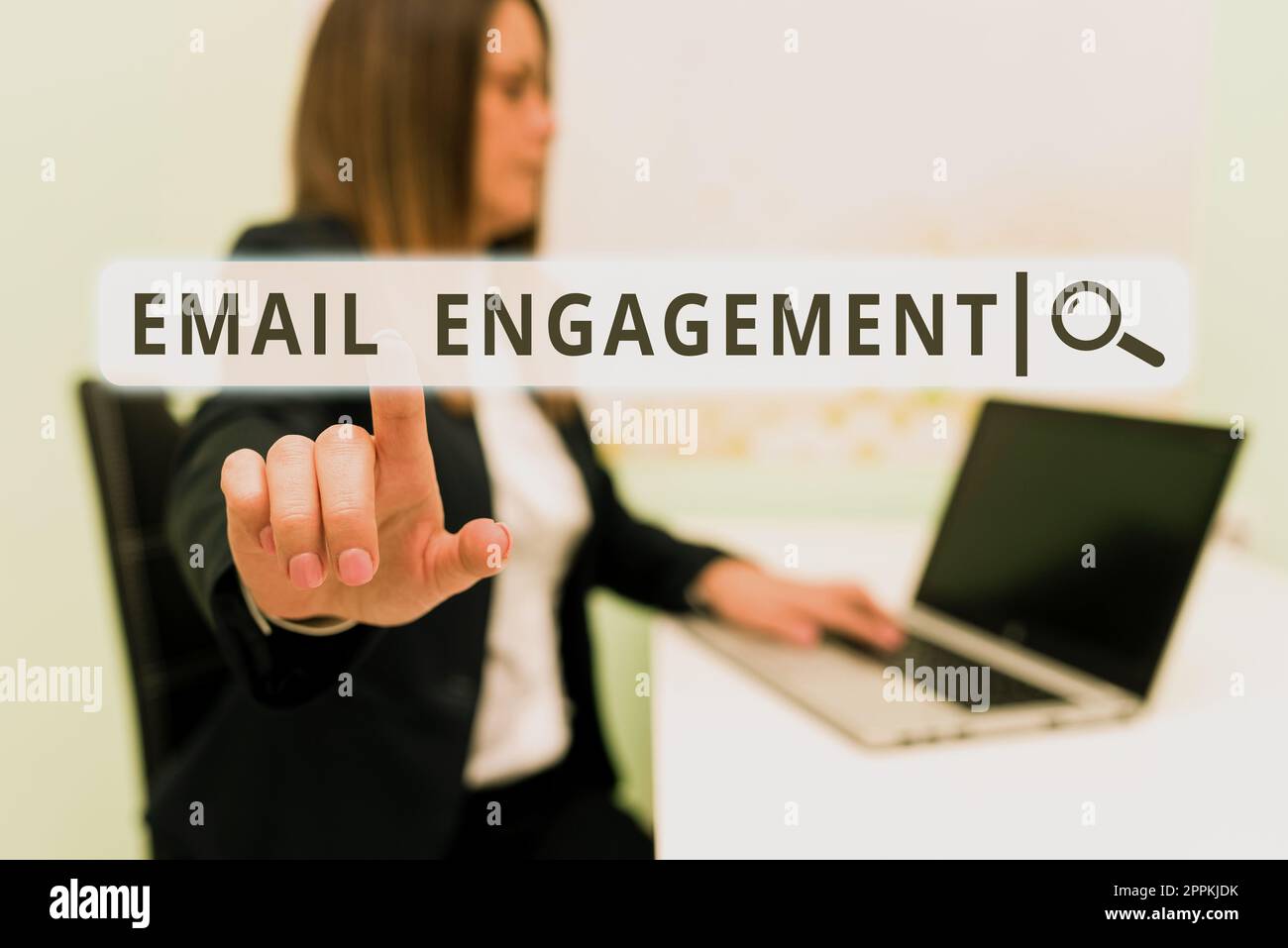 Textschild mit E-Mail-Engagement. Konzept Bedeutung Messen Sie, wie Abonnenten an den E-Mail-Kampagnen teilnehmen Stockfoto