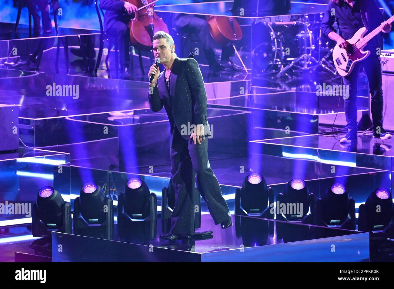 Robbie Williams, darauf wetten...? Von den Ausstellungshallen, Friedrichshafen, 19.11.2022 Stockfoto
