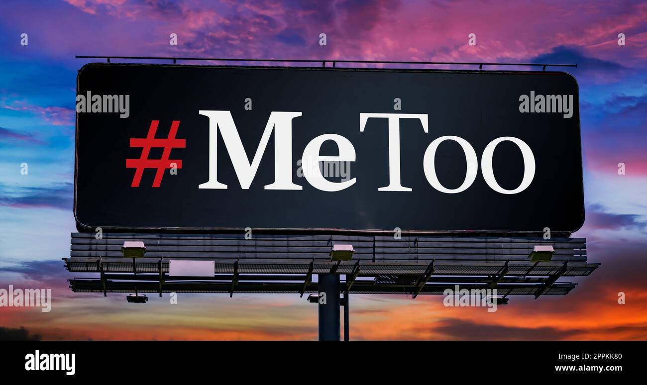 Werbetafel mit dem Zeichen der MeToo-Bewegung Stockfoto