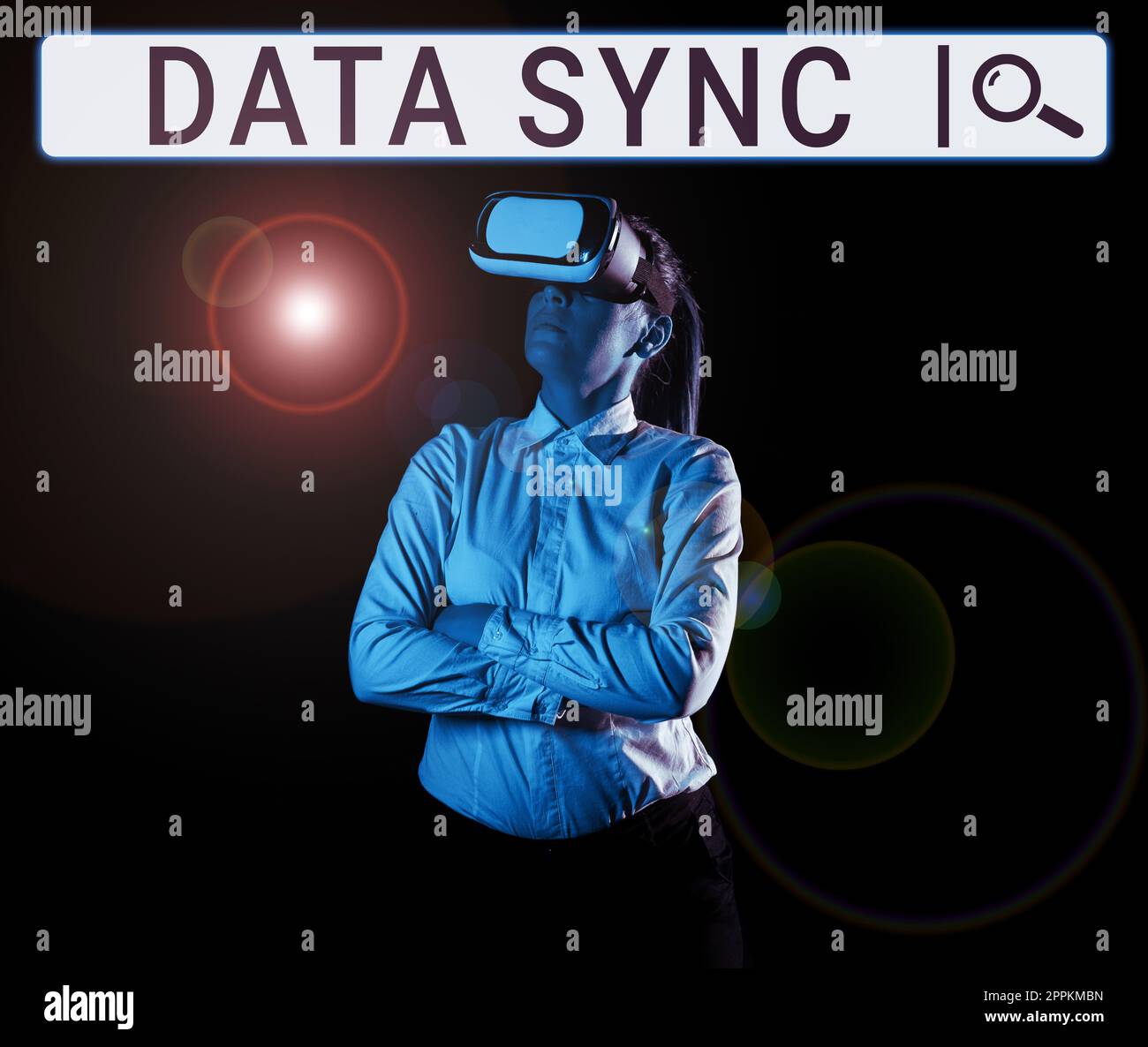 Schreiben mit Anzeige von Text Data Sync. Konzept bedeutet Daten, die kontinuierlich von verschiedenen Quellen generiert werden Stockfoto