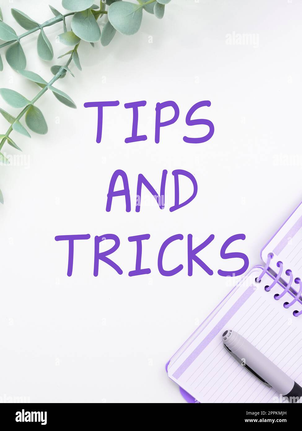 Tipps und Tricks zum Schreiben von Text per Hand. Hilfreiche Hinweise zu konzeptionellen Fotos, die bestimmte Aktionen erleichtern Stockfoto