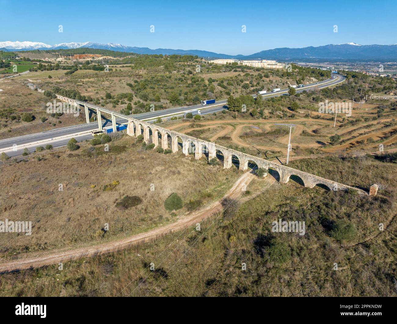 Aquädukt von Figueres, Alt Emporda Girona, im Inventar des architektonischen Erbes von Katalonien enthalten. Stockfoto