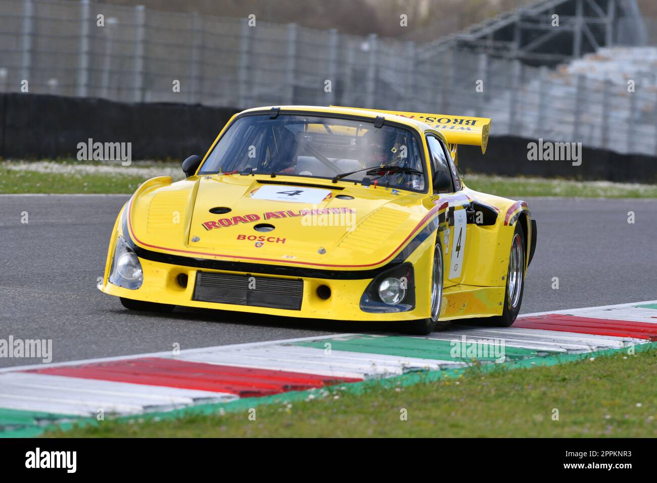 Scarperia, 2. April 2023: Porsche 935 K3 Jahr 1979 in Aktion während Mugello Classic 2023 auf dem Mugello Circuit in Italien. Stockfoto